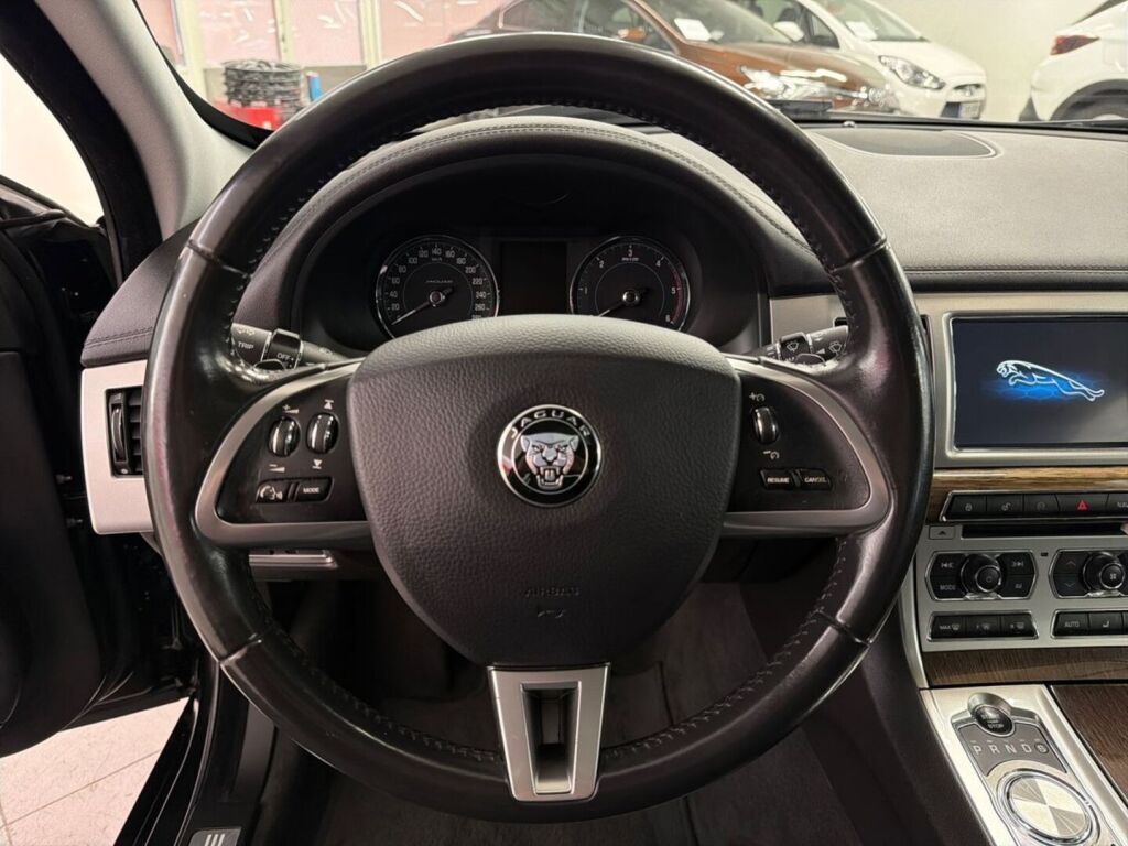 Jaguar XF 2014 Musta