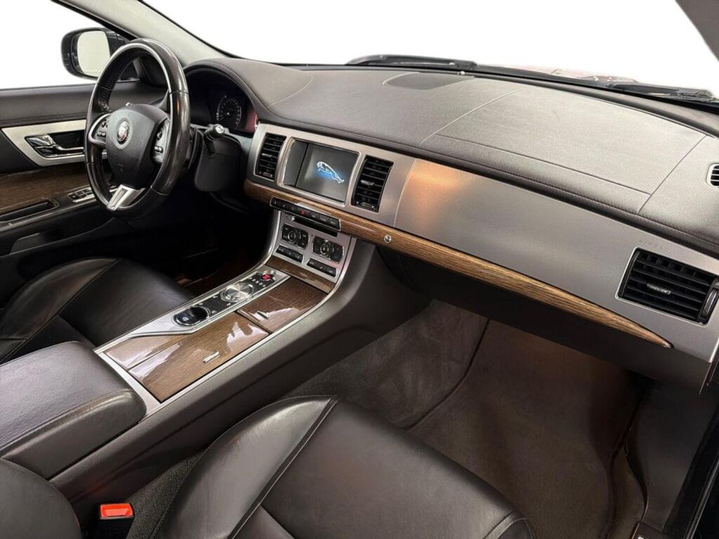 Jaguar XF 2014 Musta