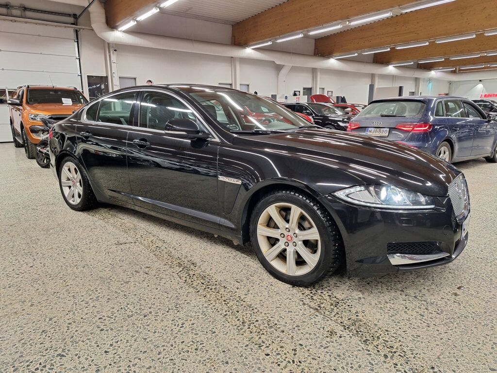 Jaguar XF 2014 Musta