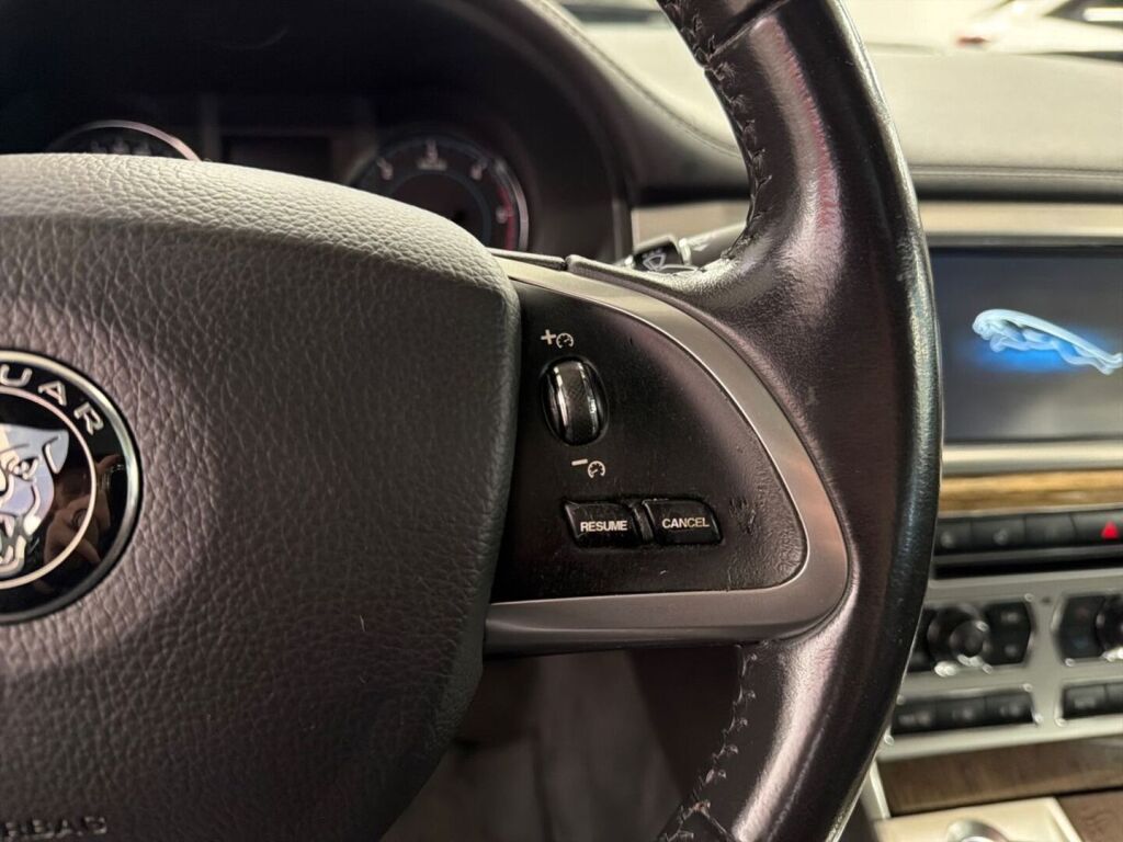 Jaguar XF 2014 Musta