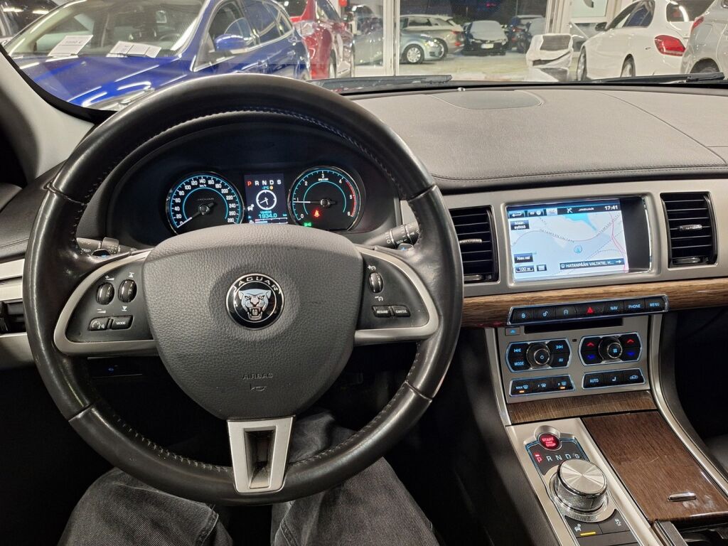 Jaguar XF 2014 Musta