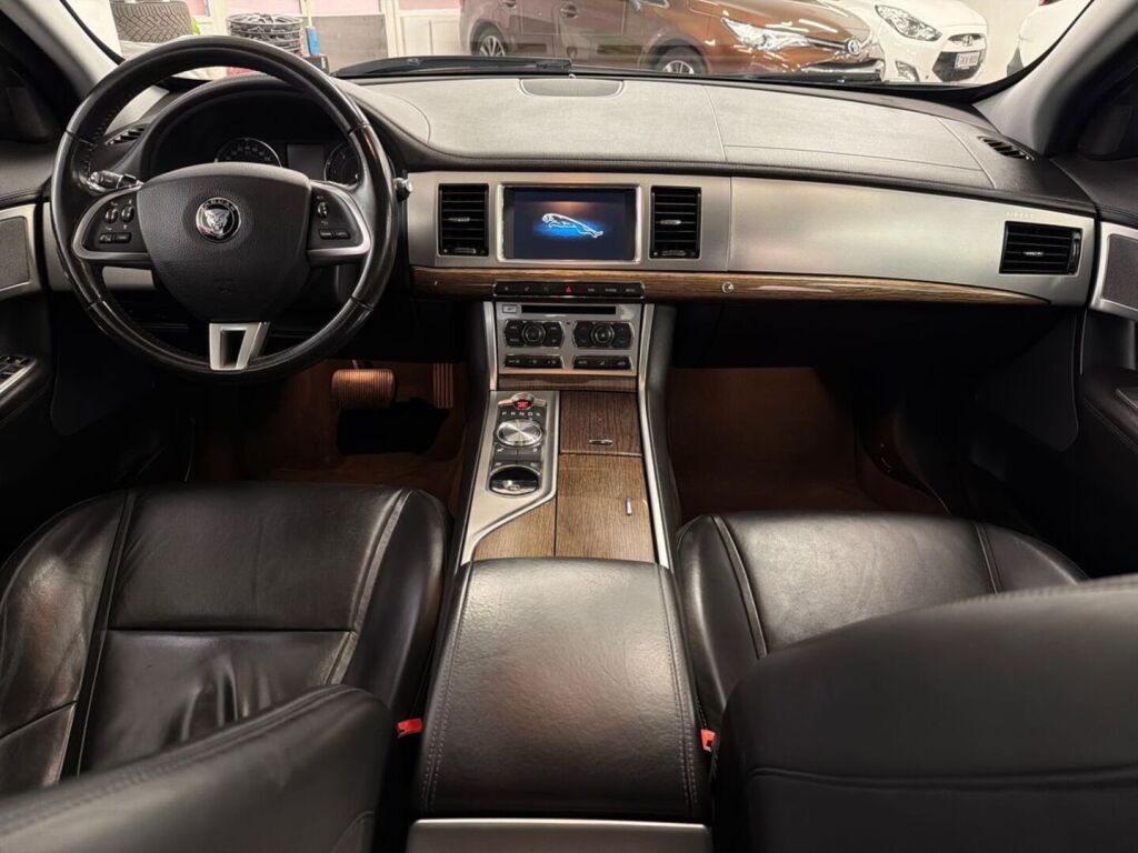 Jaguar XF 2014 Musta