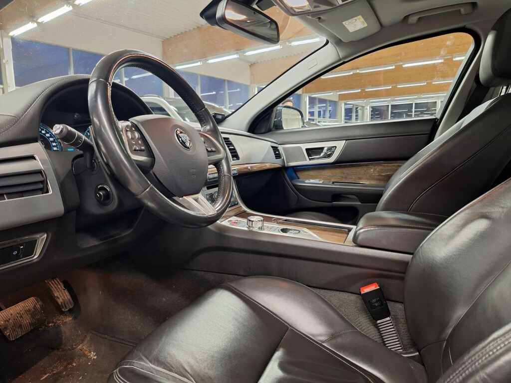 Jaguar XF 2014 Musta