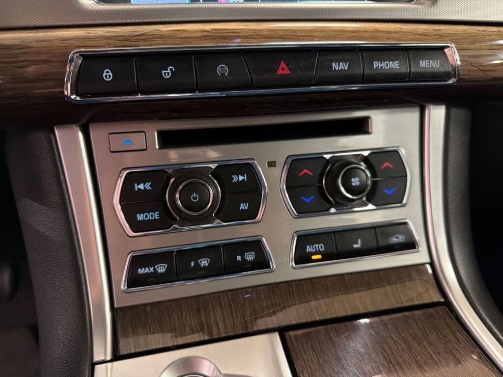 Jaguar XF 2014 Musta