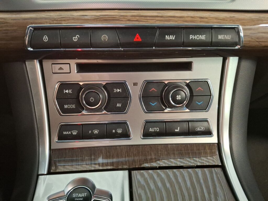 Jaguar XF 2014 Musta