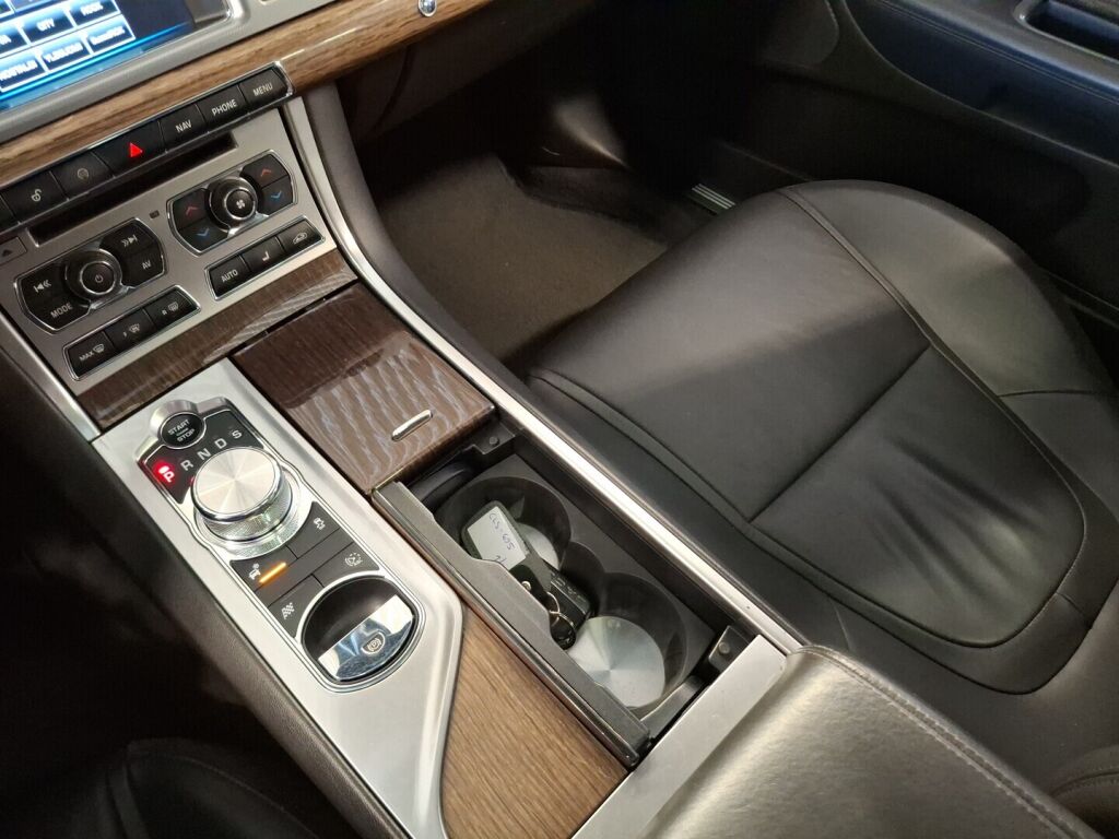 Jaguar XF 2014 Musta