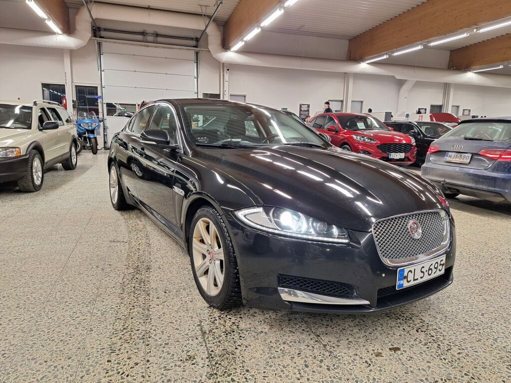 Jaguar XF 2014 Musta