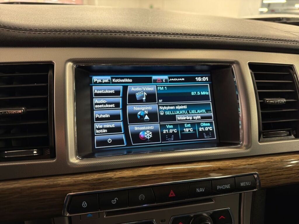 Jaguar XF 2014 Musta