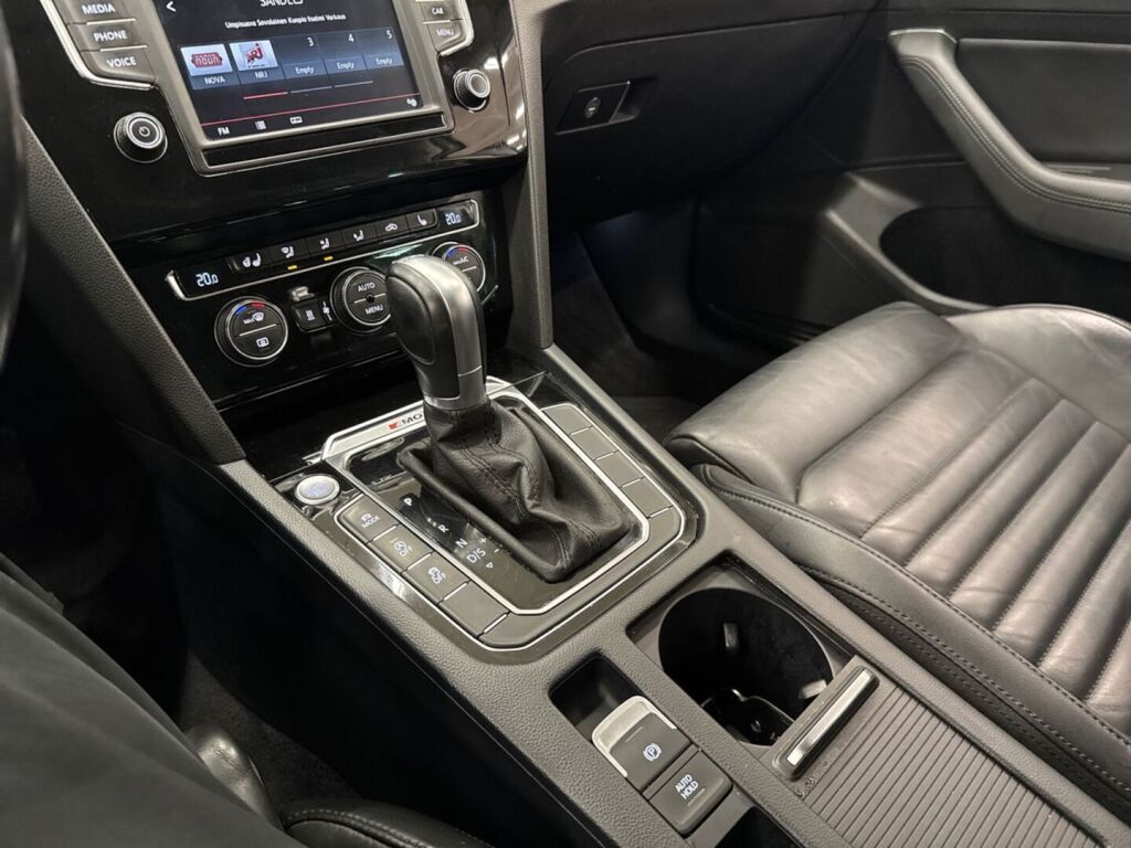 Volkswagen Passat 2015 Valkoinen