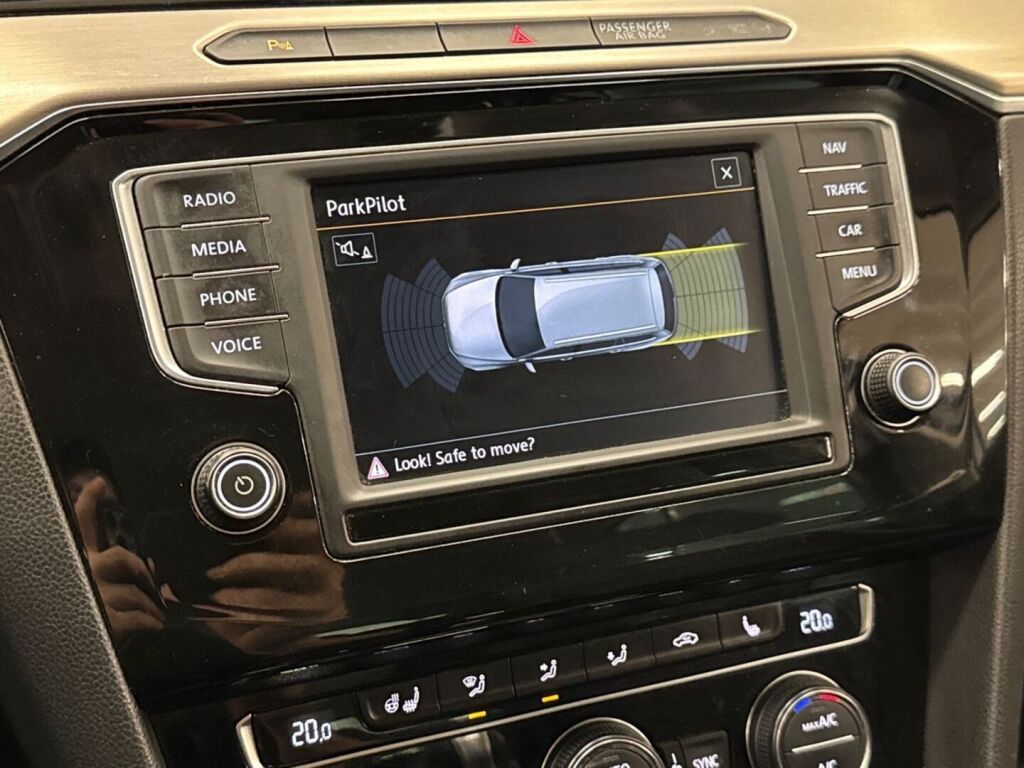 Volkswagen Passat 2015 Valkoinen