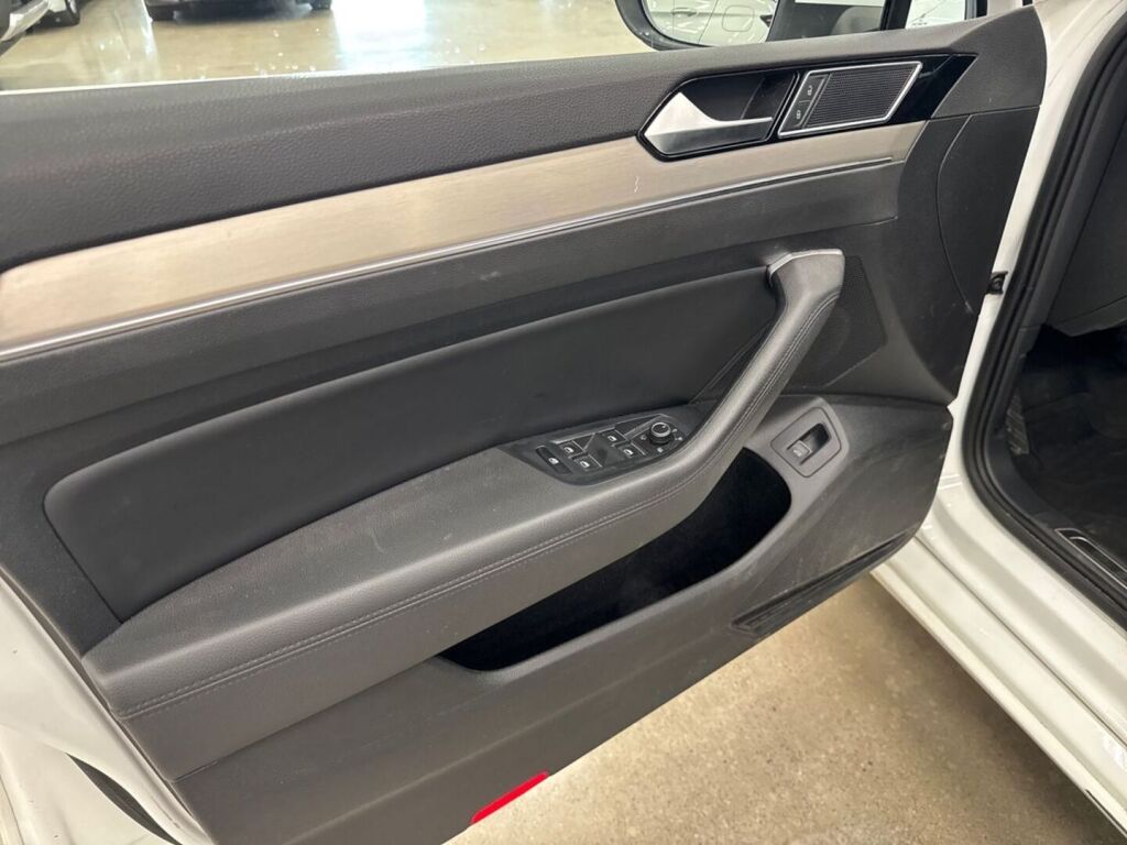 Volkswagen Passat 2015 Valkoinen