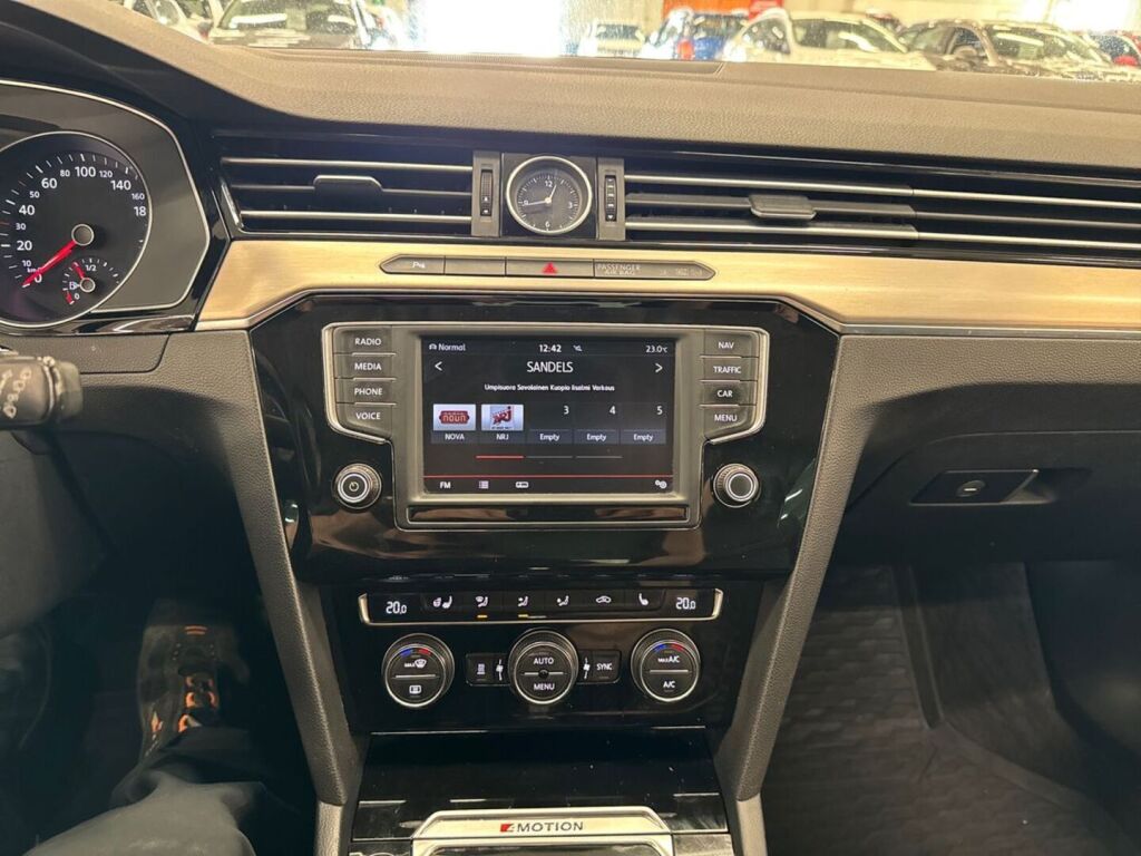 Volkswagen Passat 2015 Valkoinen