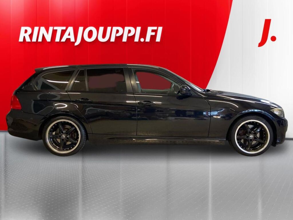 BMW 318 2010 Musta