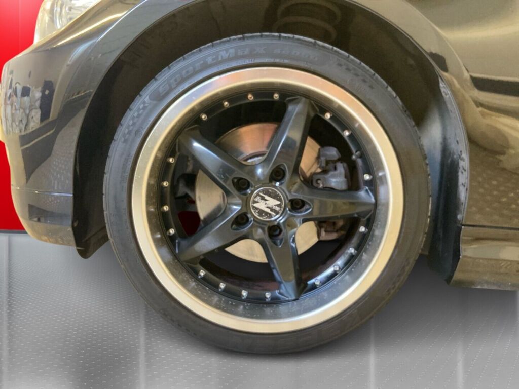 BMW 318 2010 Musta