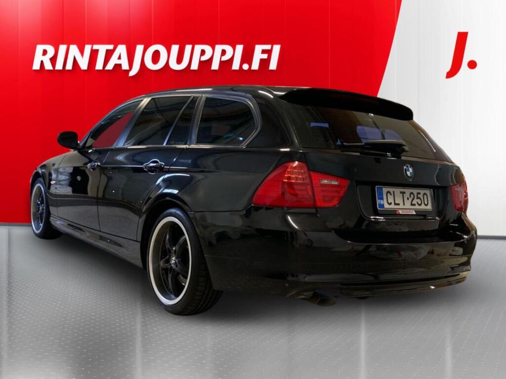 BMW 318 2010 Musta