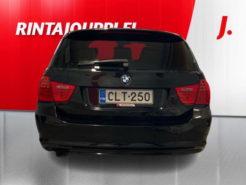 BMW 318 2010 Musta