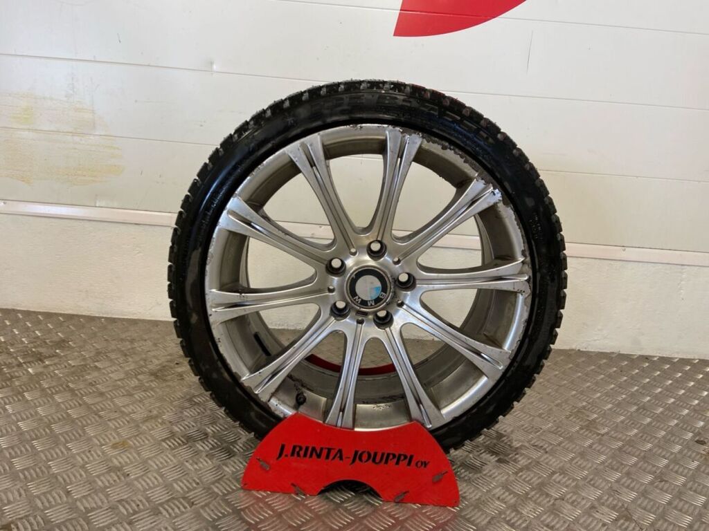 BMW 318 2010 Musta