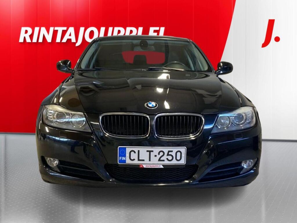 BMW 318 2010 Musta