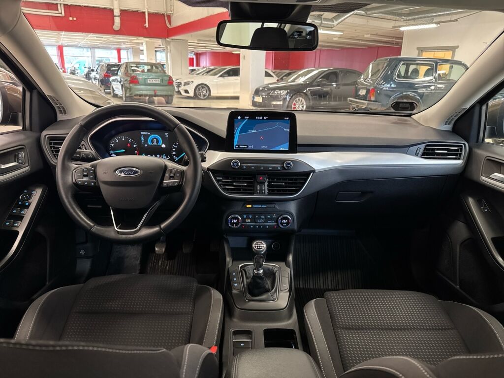 Ford Focus 2018 Ruskea (beige)