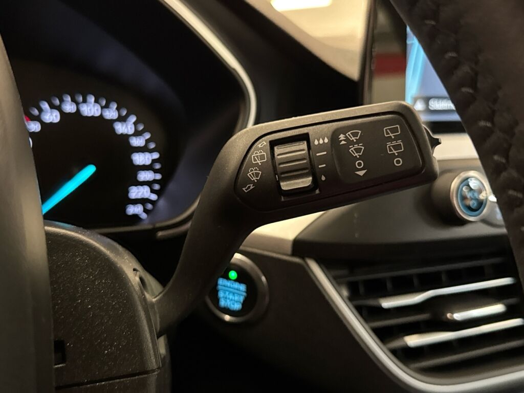 Ford Focus 2018 Ruskea (beige)