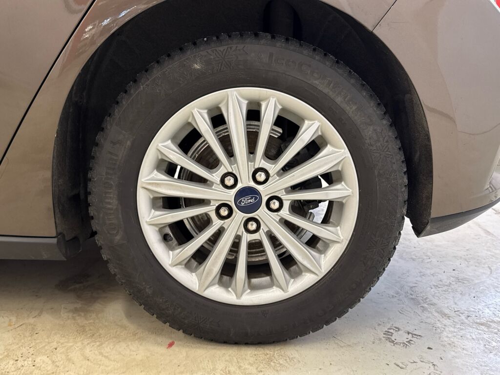 Ford Focus 2018 Ruskea (beige)