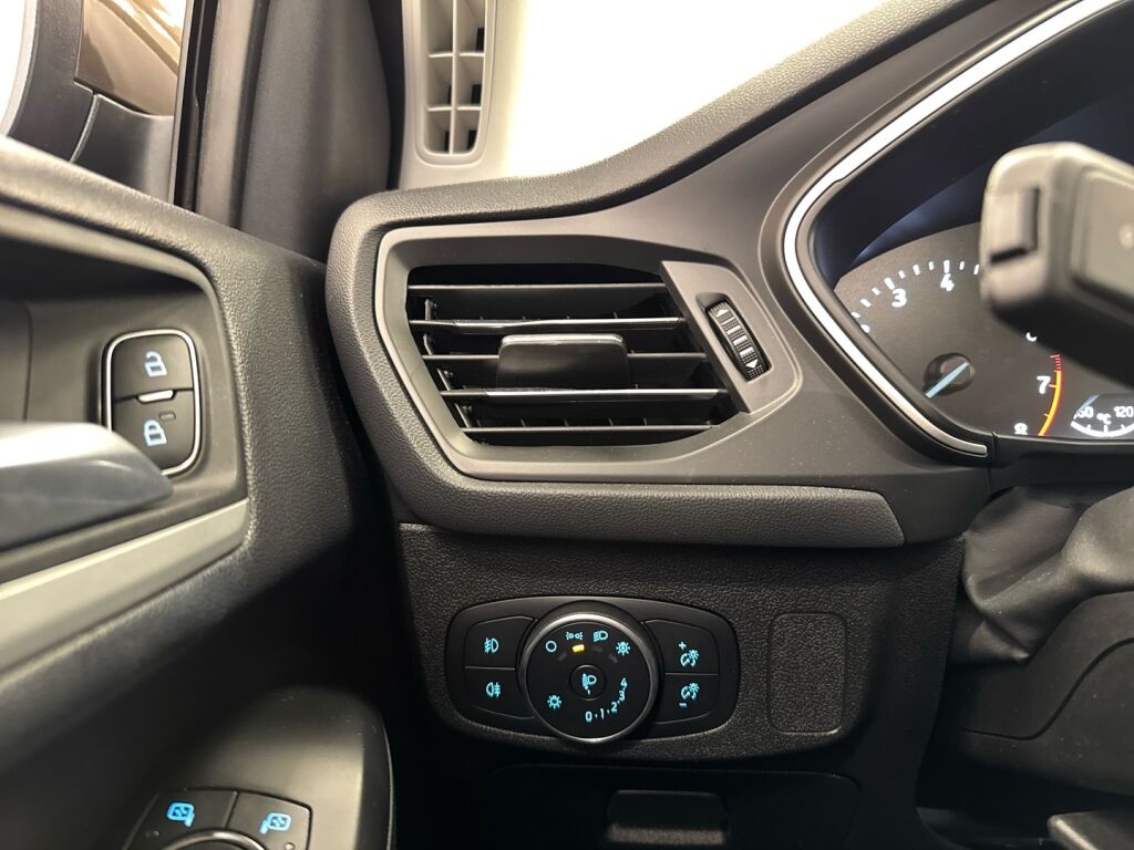 Ford Focus 2018 Ruskea (beige)