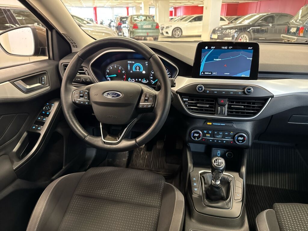 Ford Focus 2018 Ruskea (beige)