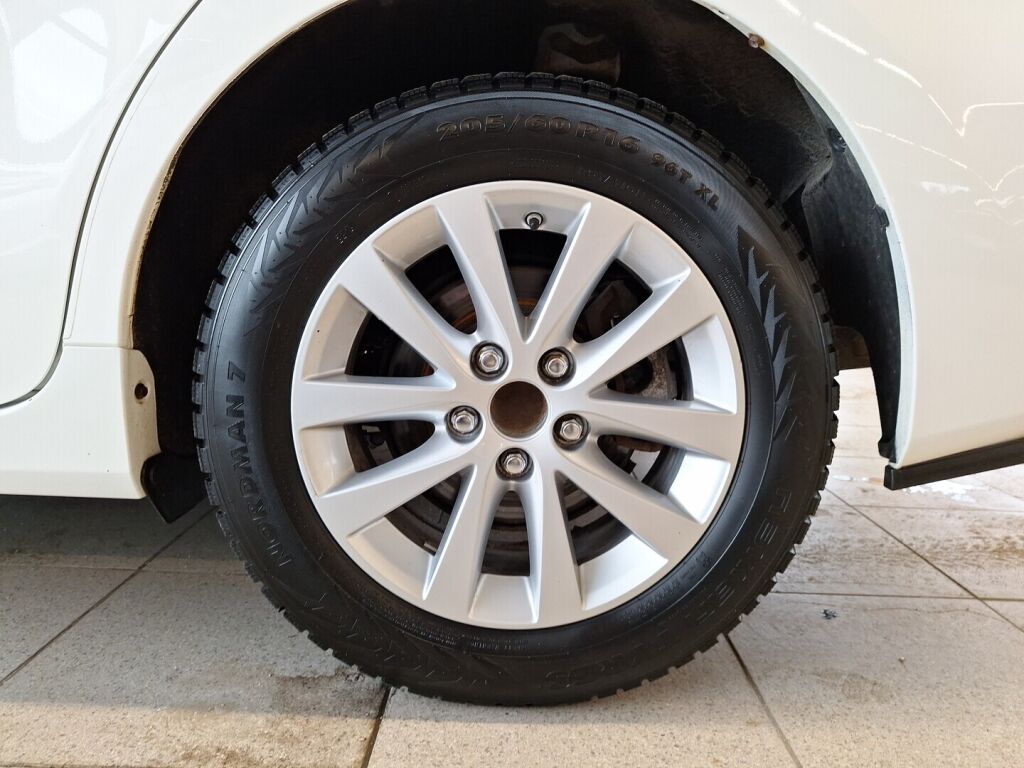 Toyota Prius+ 2018 Valkoinen