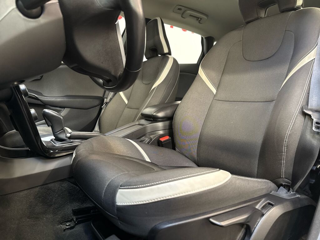 Volvo V40 2019 Harmaa