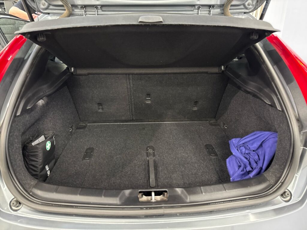 Volvo V40 2019 Harmaa