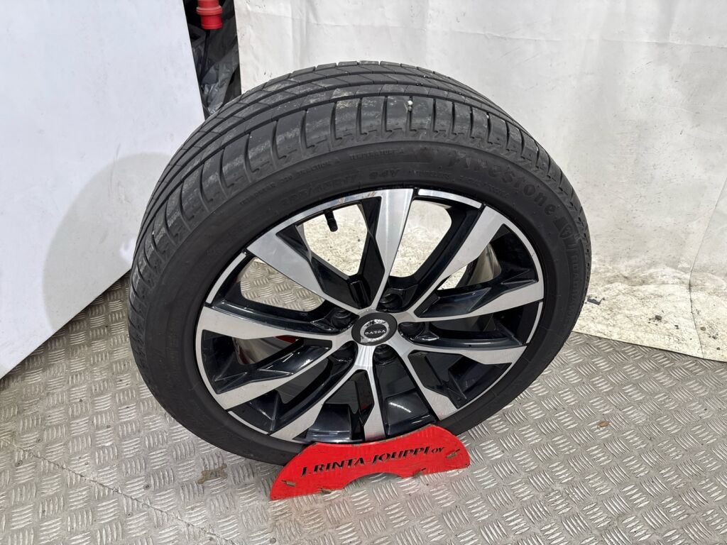 Volvo V40 2019 Harmaa