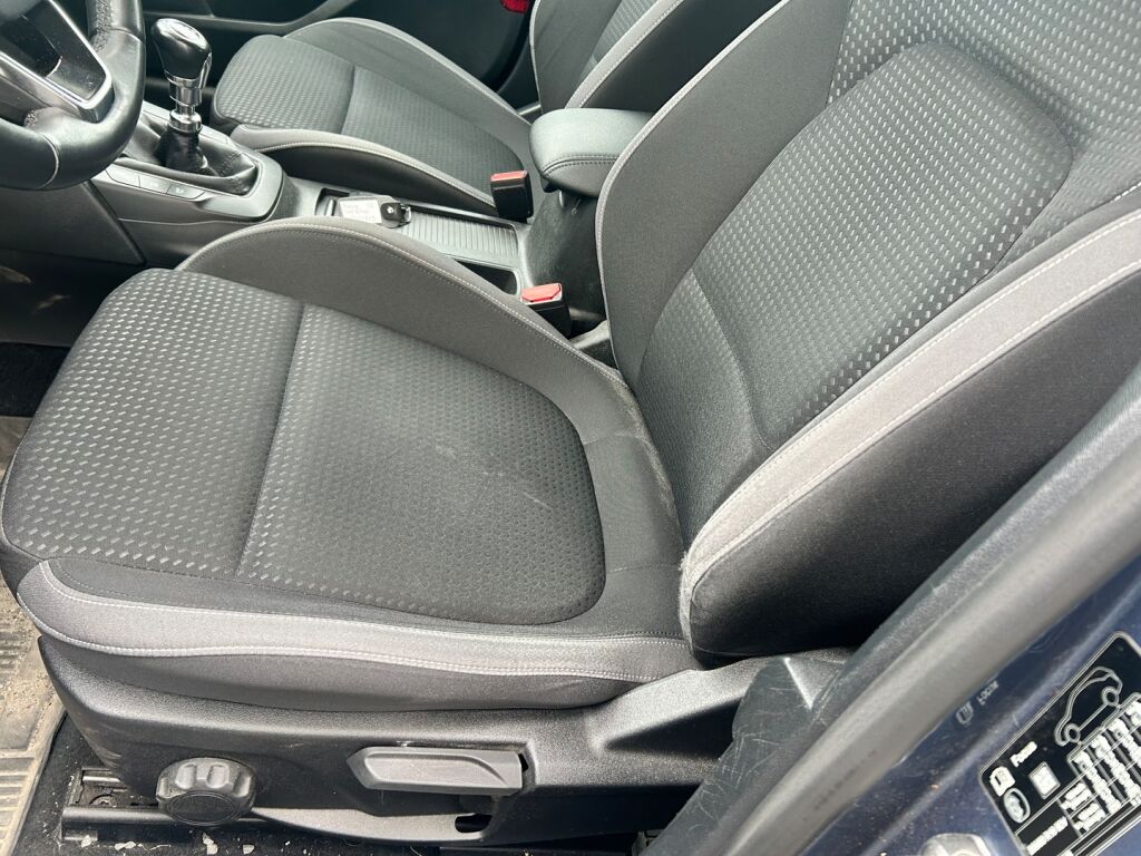 Ford Focus 2019 Sininen