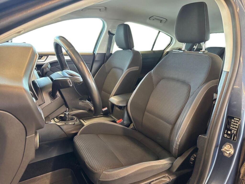 Ford Focus 2019 Sininen