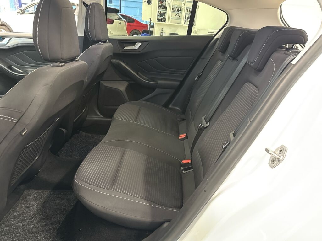 Ford Focus 2019 Valkoinen