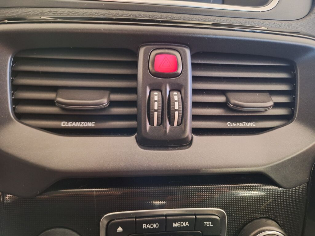 Volvo V40 2019 Valkoinen