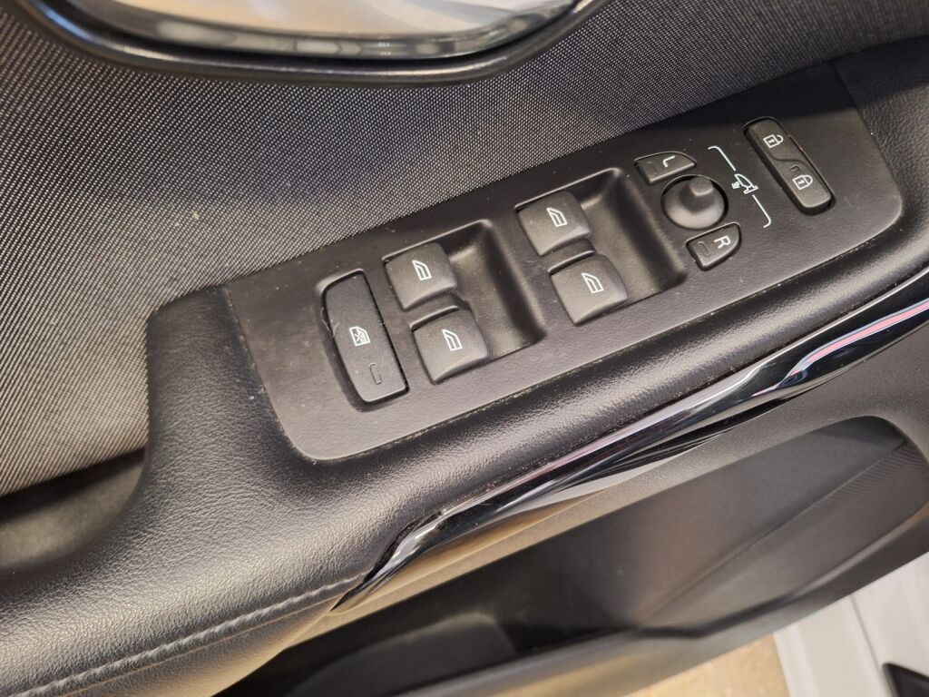 Volvo V40 2019 Valkoinen