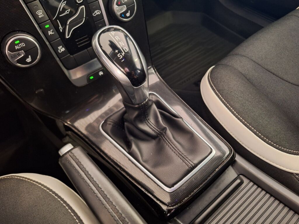 Volvo V40 2019 Valkoinen