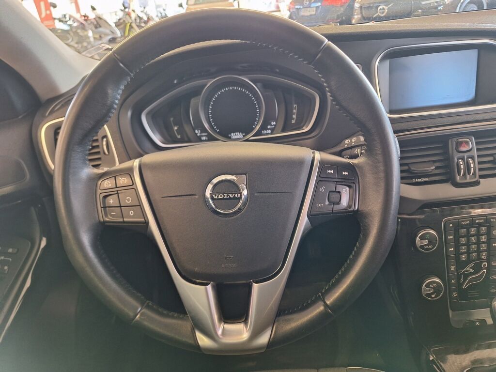 Volvo V40 2019 Valkoinen
