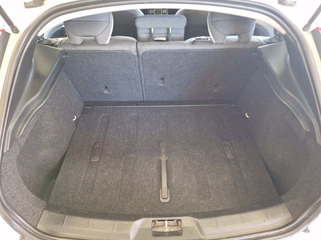 Volvo V40 2019 Valkoinen