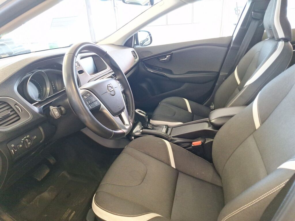 Volvo V40 2019 Valkoinen