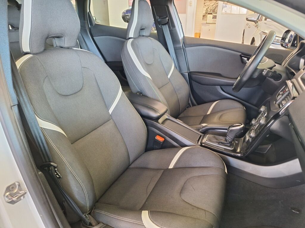 Volvo V40 2019 Valkoinen