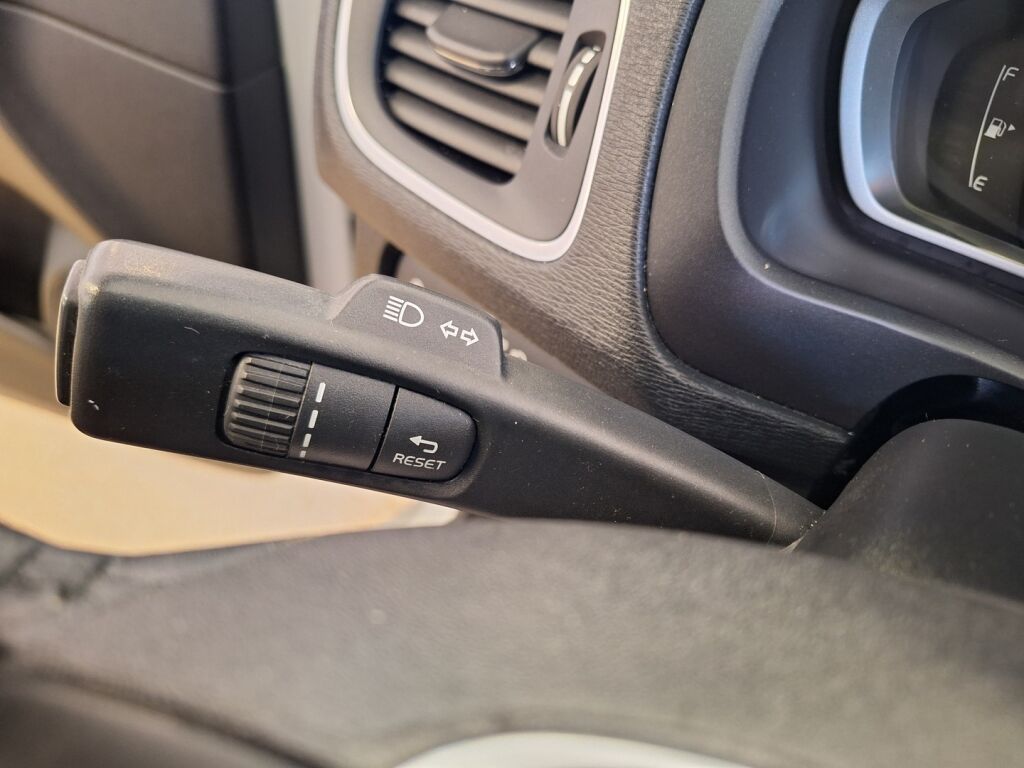 Volvo V40 2019 Valkoinen