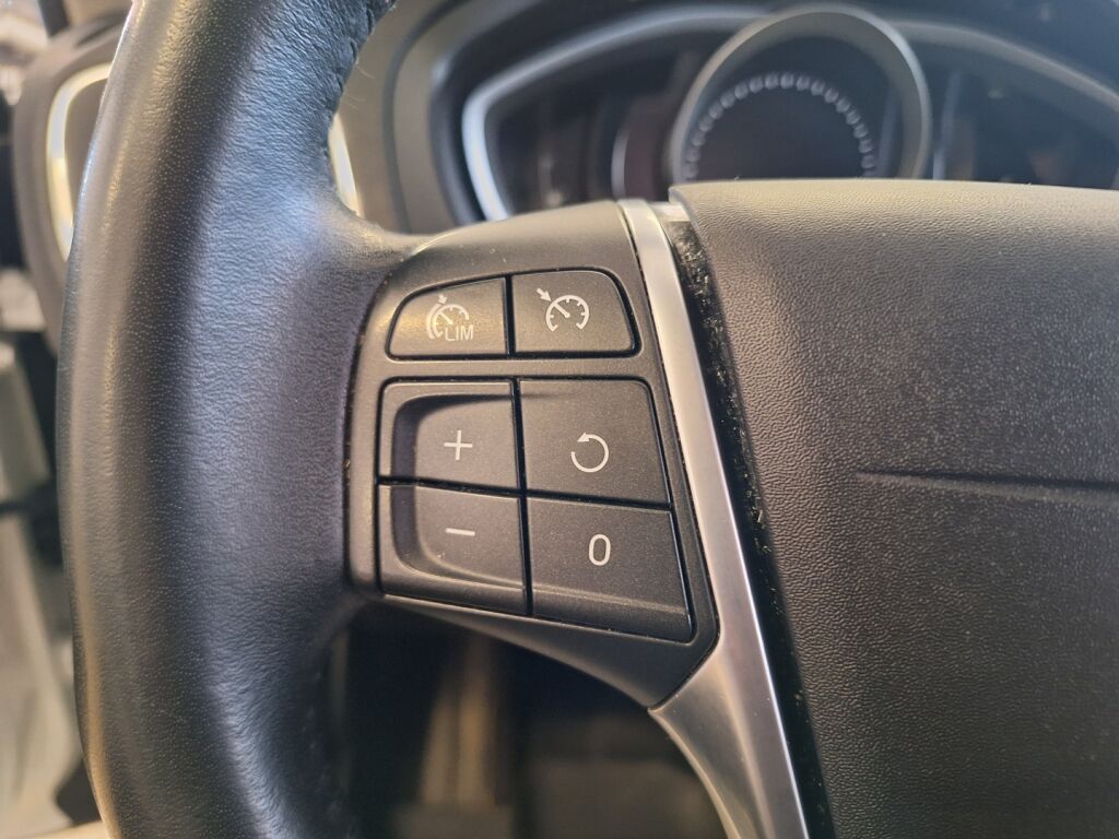 Volvo V40 2019 Valkoinen