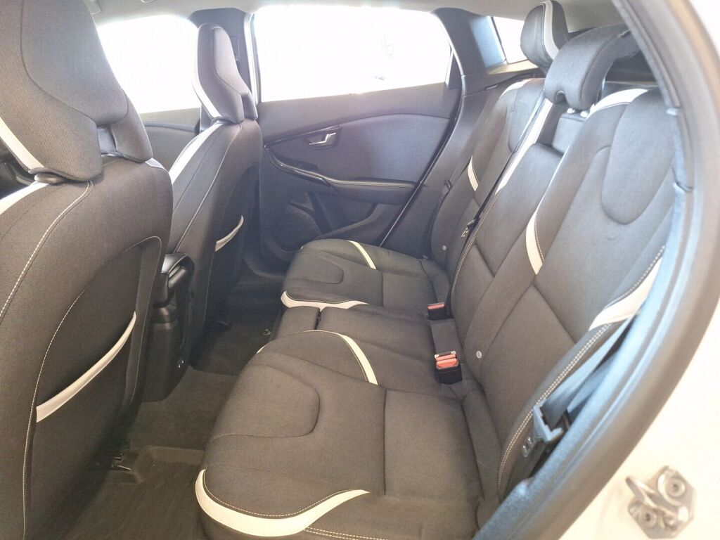 Volvo V40 2019 Valkoinen