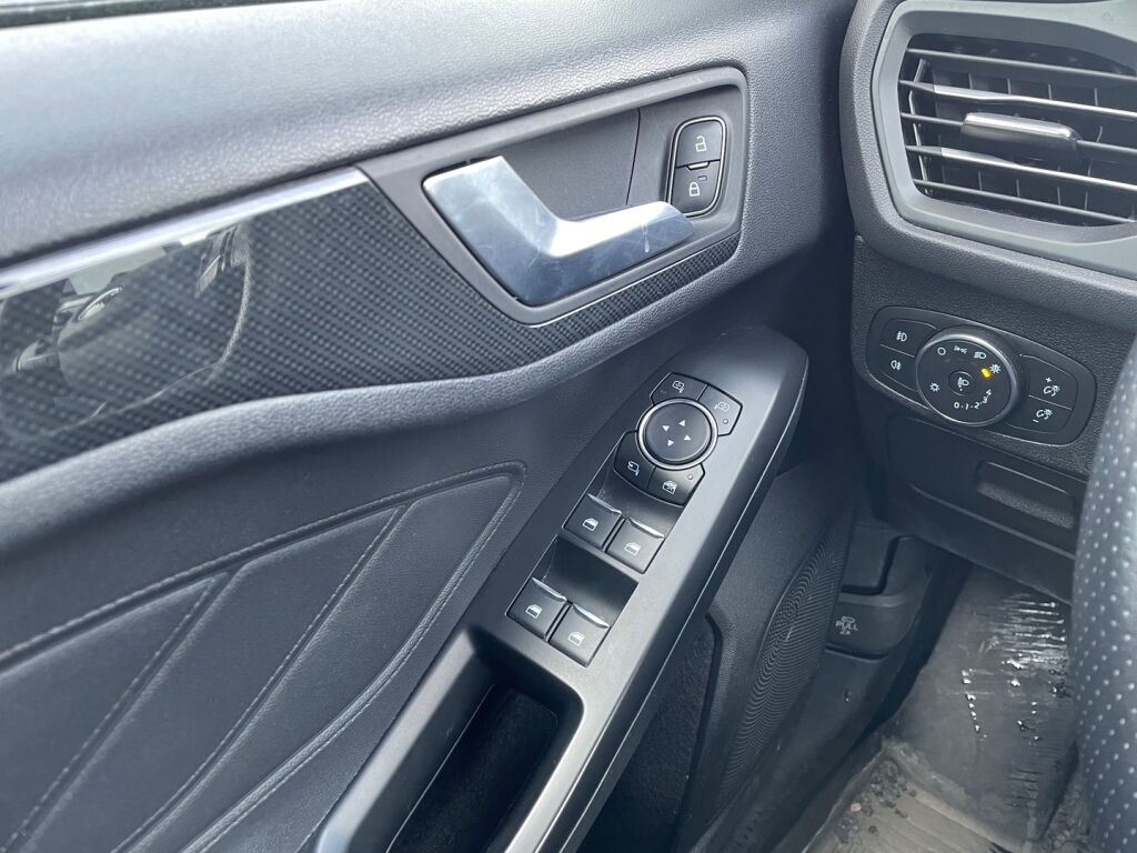 Ford Focus 2019 Sininen