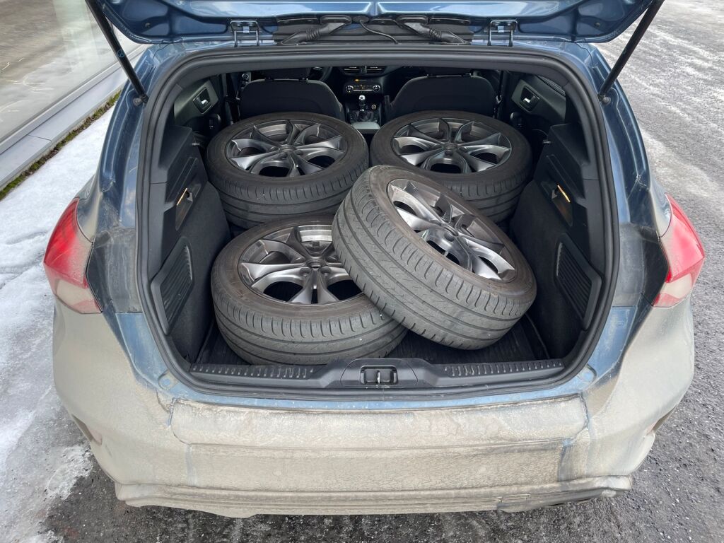 Ford Focus 2019 Sininen