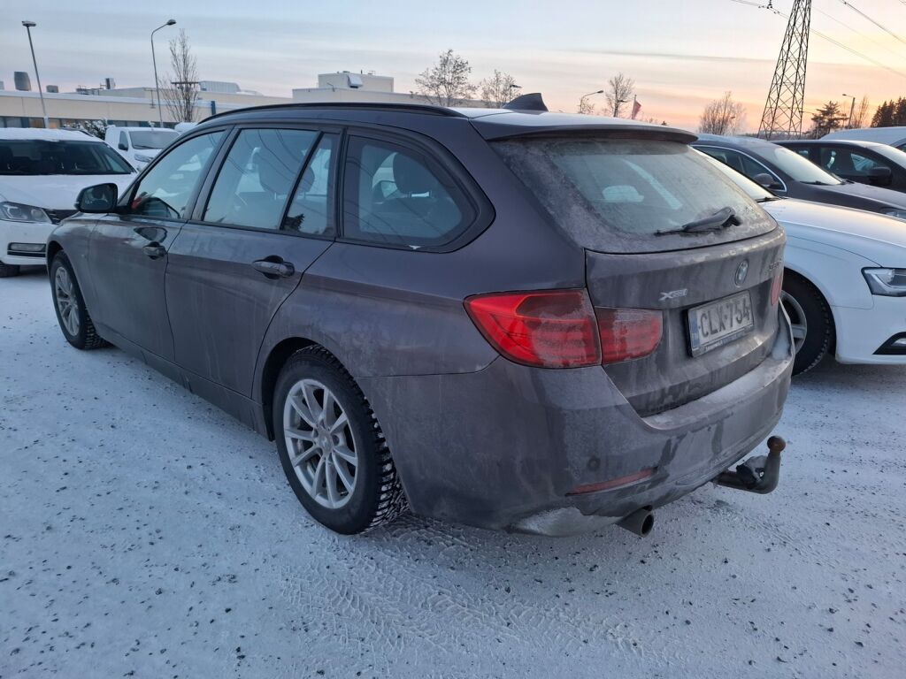 BMW 320 2013 Ruskea (beige)