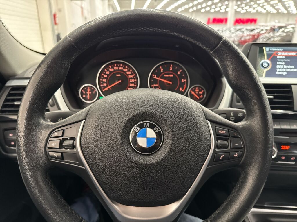 BMW 320 2013 Ruskea (beige)