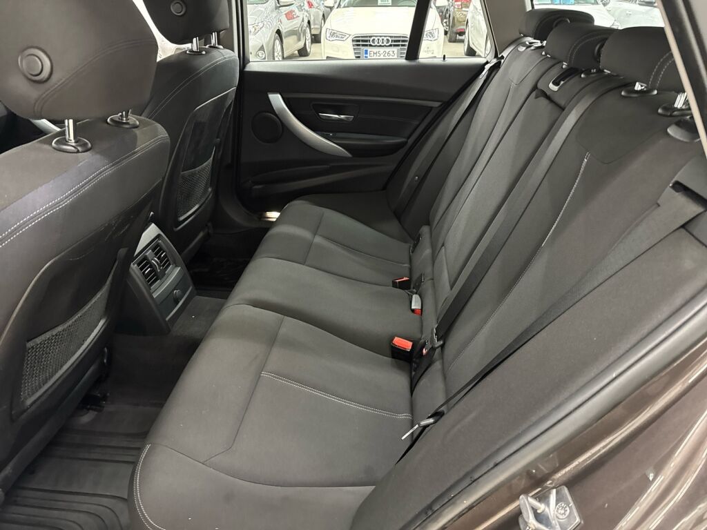 BMW 320 2013 Ruskea (beige)