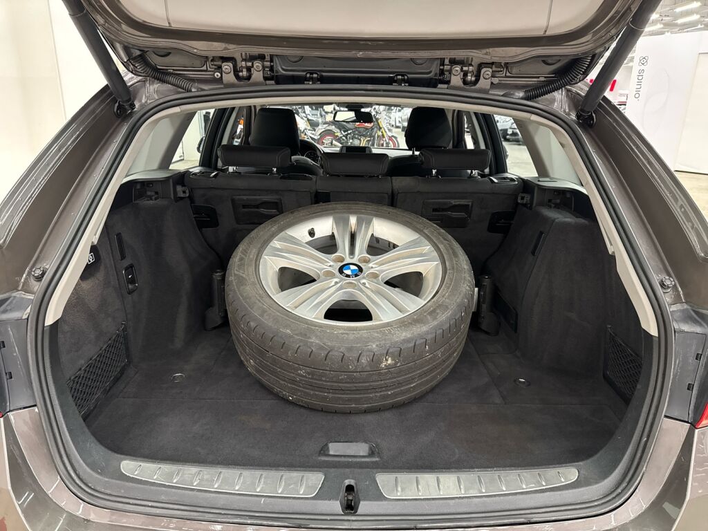 BMW 320 2013 Ruskea (beige)